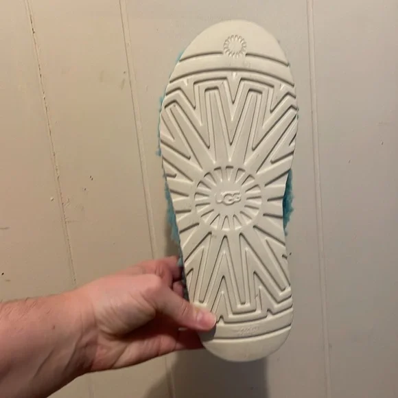 The UGG Women's Oh Fluffita - Picture 3 of 4